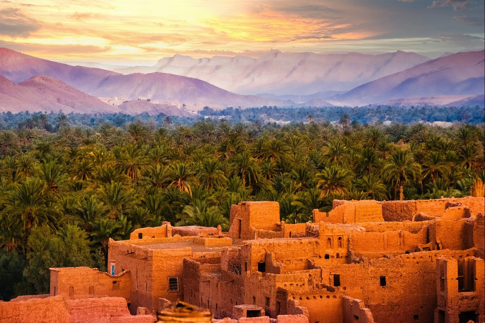 &Olives Morocco Oude oude ruïnes van het dorp Kasbah Tamnougalt in de woestijn in het Atlasgebergte AGDZ