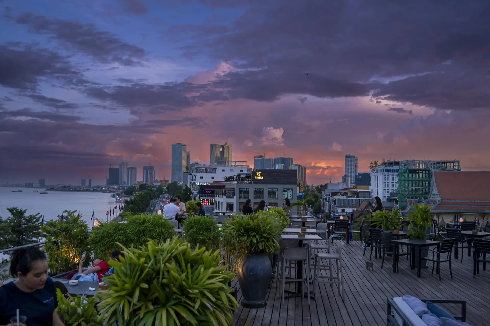 &Olives-Cambodja-Phnom Penh-Amanjaya-rooftop