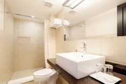 AndOlives-CostaRica-SanJose-HotelPresidente-Bathroom