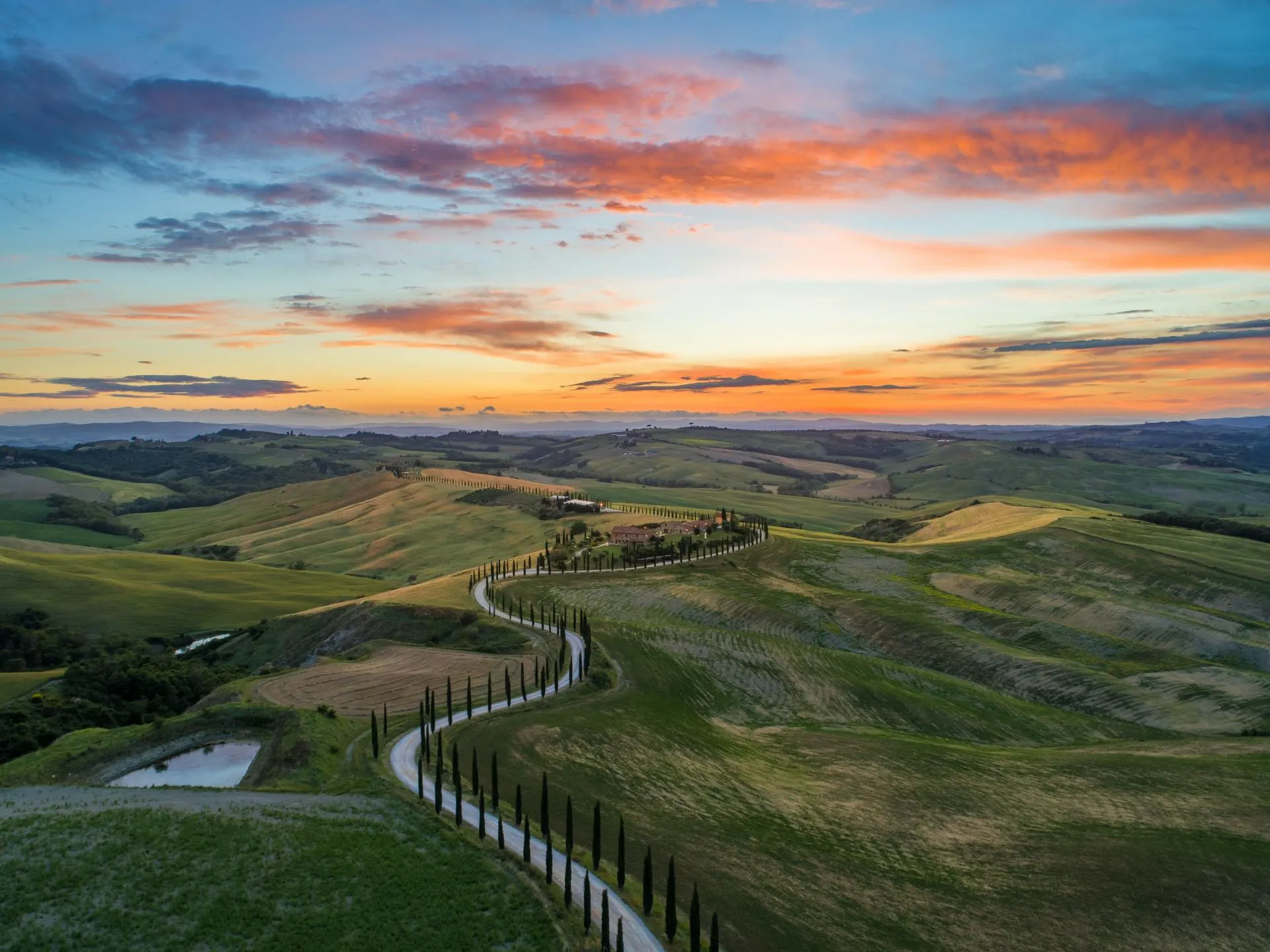 cipressenlaan Italie toscane avondzon