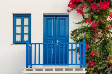 Blauwe deur wit huis - Griekenland