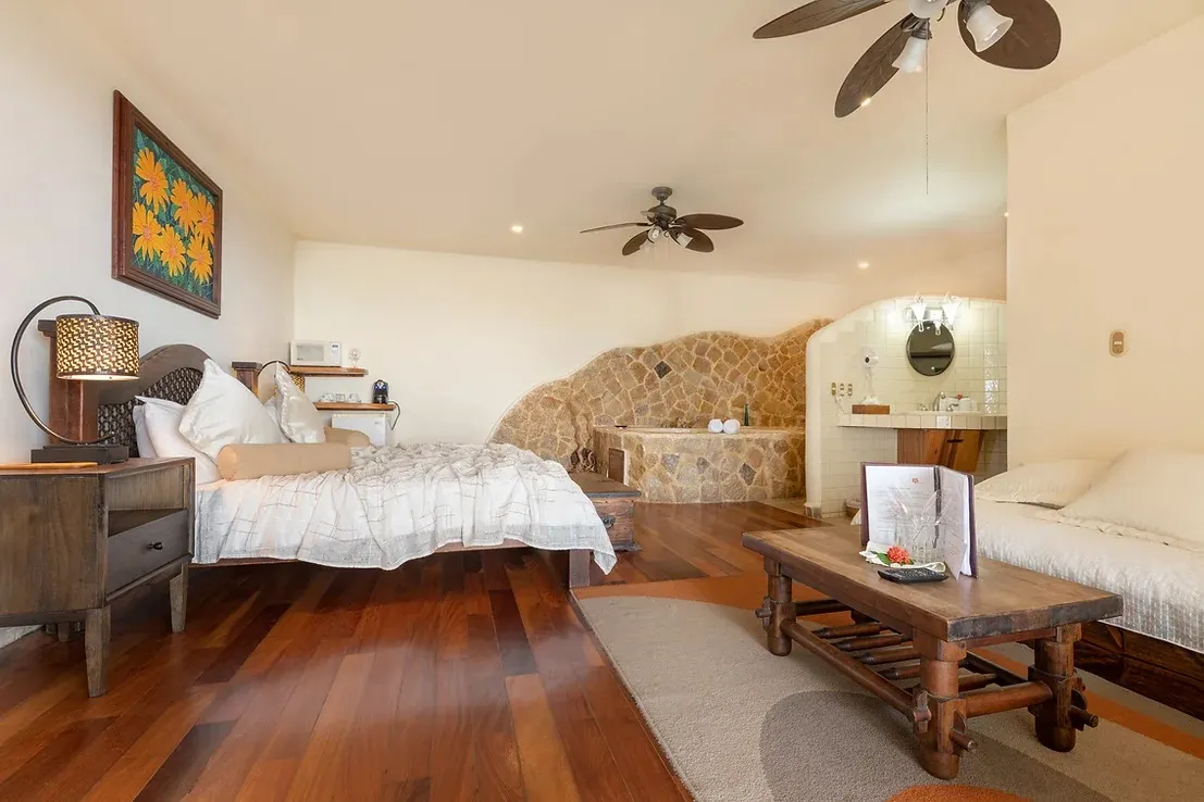 &Olive ManuelAntonio IssimoSuites Room2