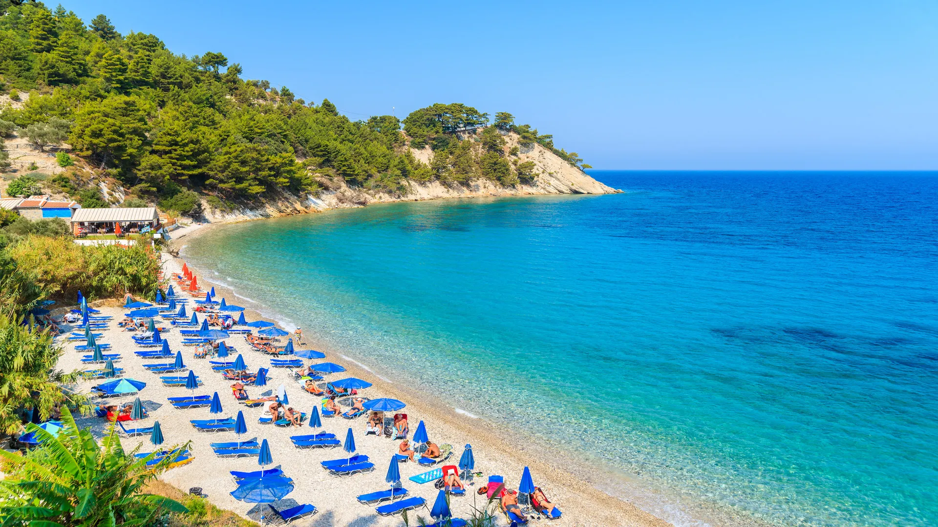 Een weergave van Lemonakia strand met turquoise zeewater, Samos eiland, Griekenland