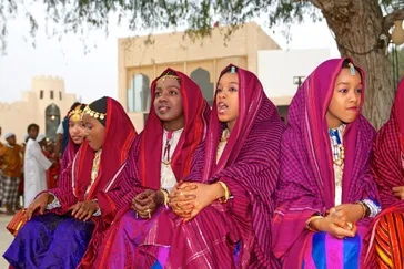 Omani meisjes in traditionele kleding, Oman