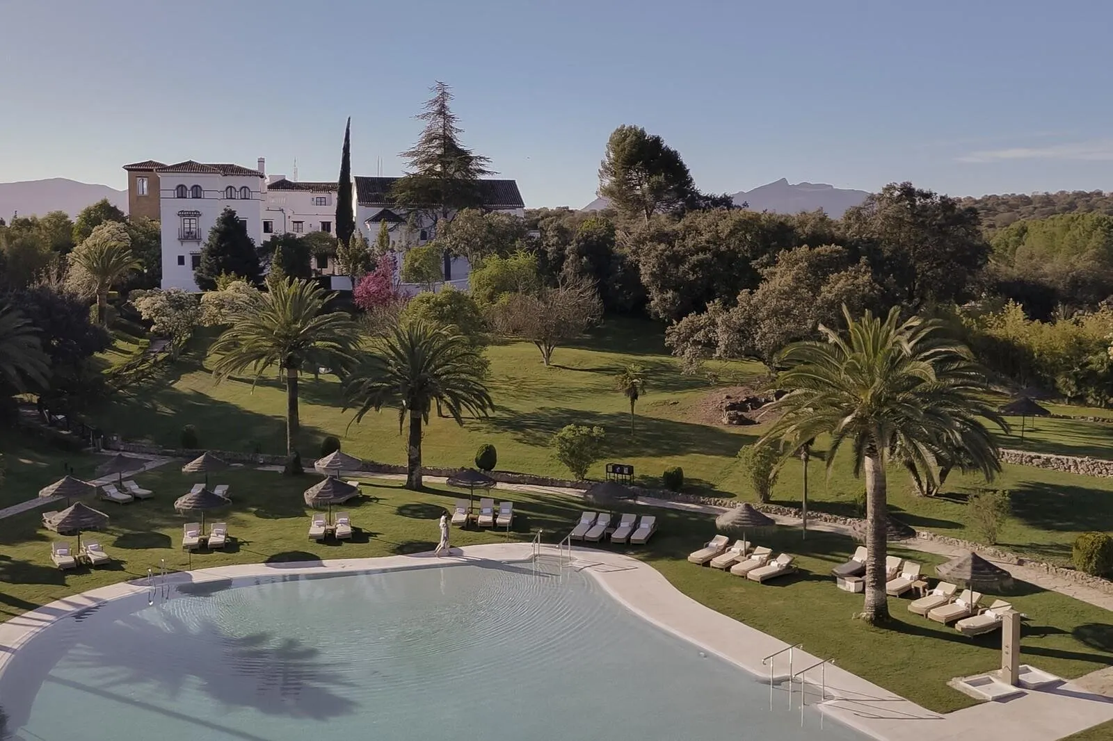 Finca la Bobadilla - zwembad en palmentuin