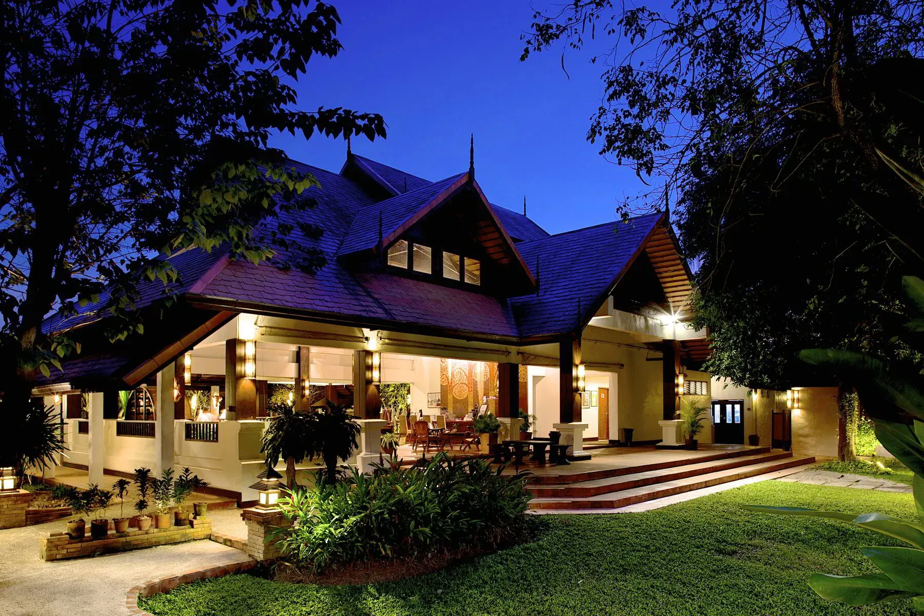 AndOlives-Thailand-ChiangRai-TheLegend-lobby
