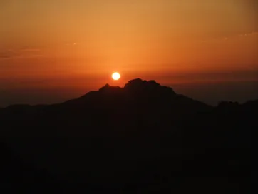 Zonsondergang vlakbij Little Petra, Jordanië