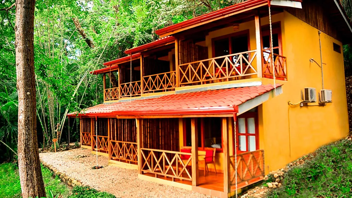 AndOlives-CostaRica-Esenciahotel-exterior