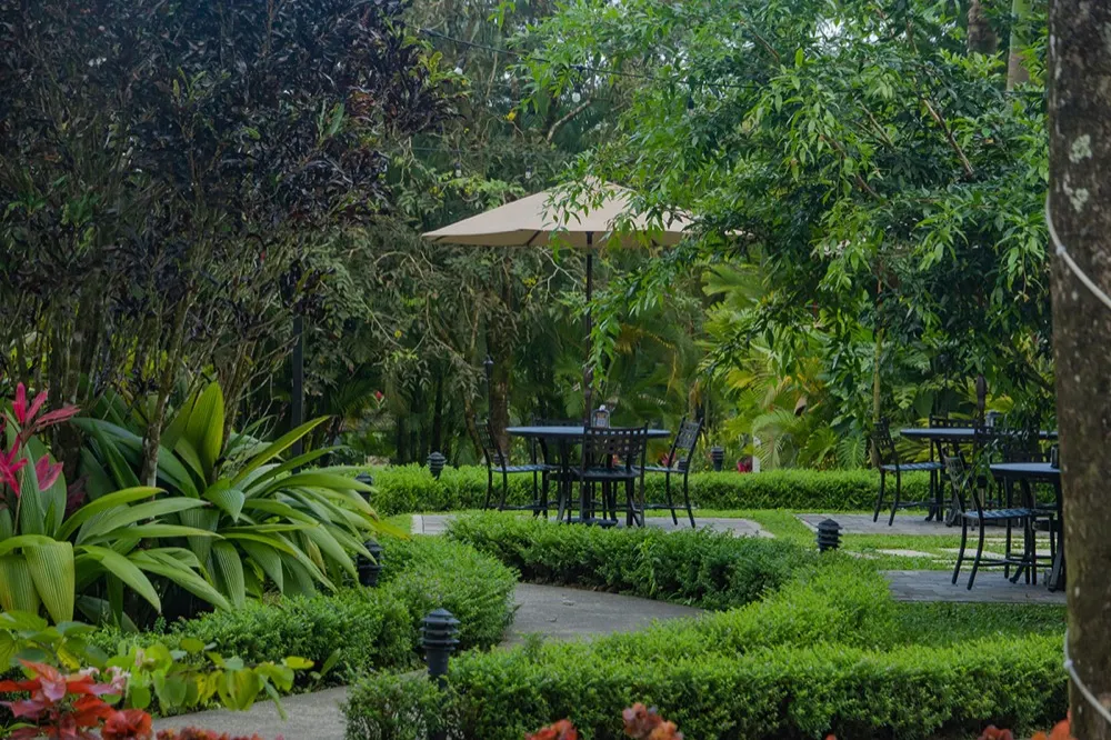 AndOlives-Costa-Rica-LaFortuna-Hotel Lomas del Volcan-tuin