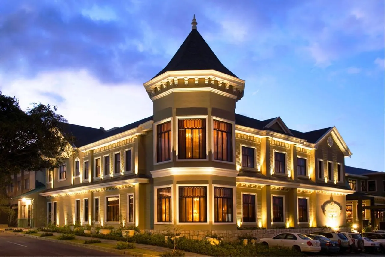AndOlives-CostaRica-GranodeOrohotel-hot1