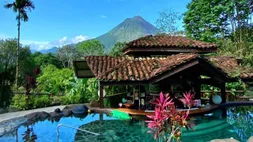 AndOlives-CostaRica-Arenal-HotelMountainparadise-pool