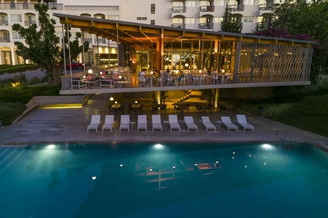 Ozadi Tavira Hotel