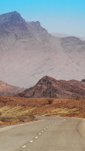 Thema rondreis Oman, weg met bergen