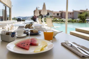 sandalia boutique hotel - sardinie - ontbijt bij zwembad