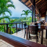 AndOlives-CostaRica-Arenal-HotelMountainparadise-diner
