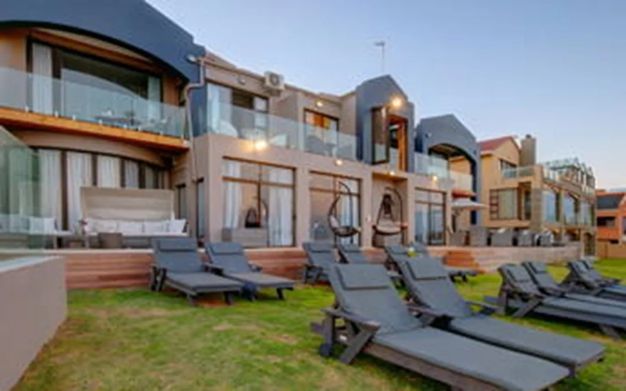 &Olives Travel-Zuid-Afrika-Mossel Bay-Bay lodge on the beach-outside