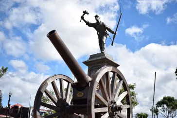 &Olives Costa Rica Monument to the national hero Juan Santamaría