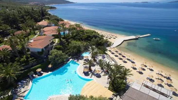 Zwembad en strand Eagles Palace hotel, Ouranoupolis, Halkidiki, Griekenland