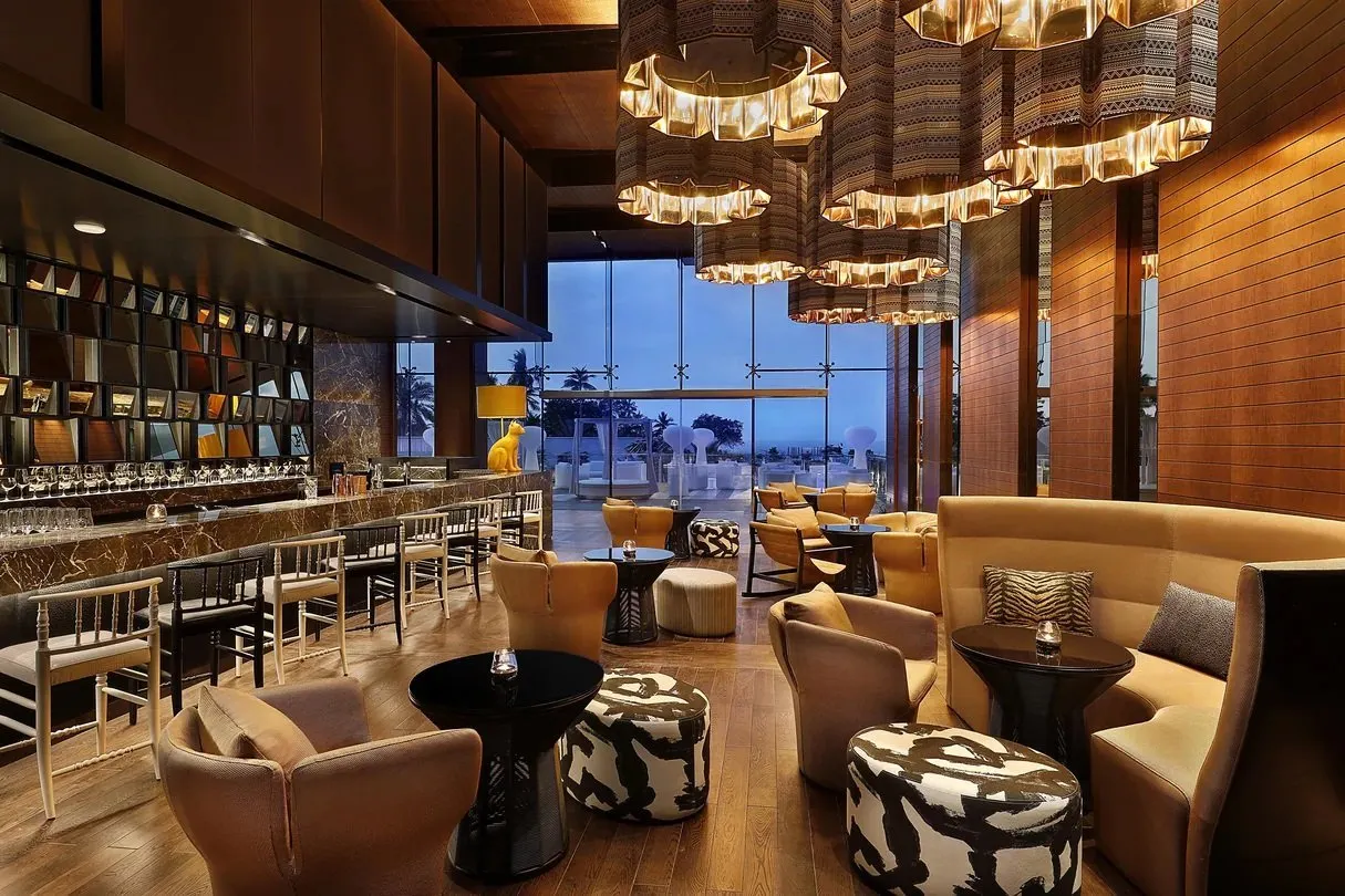 W Muscat - bar/restaurant Living Room