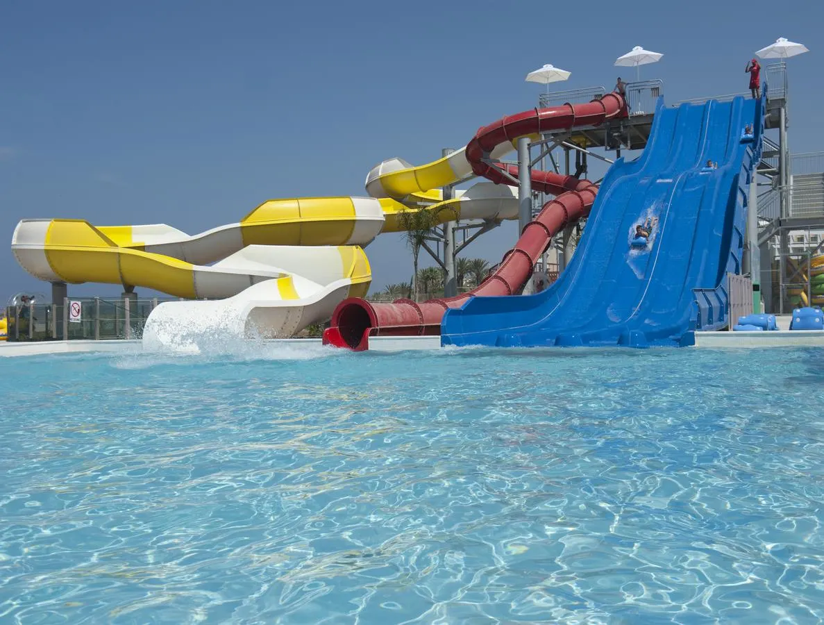 Glijbanen Louis Phaeton Beach, Paphos, Cyprus, kindvriendelijke vakantie