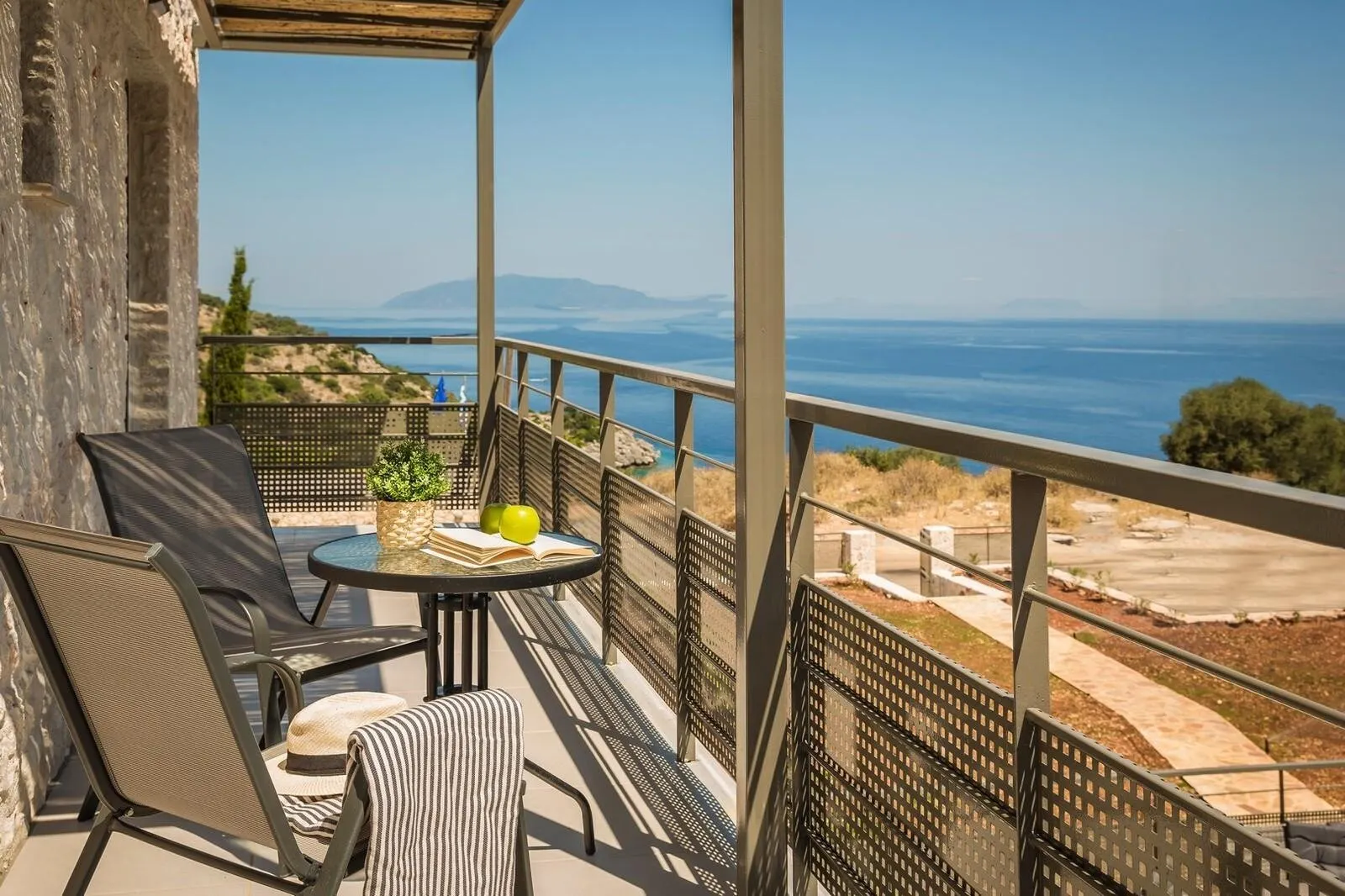 Petradi Villa Skala - Elios Proni - Kefalonia - Griekenland - &Olives Travel (2).jpg